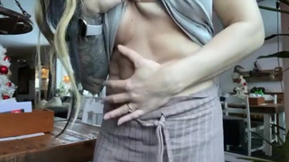 Abs flexing (My OF: sandrareiche)