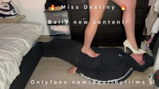 Full weight no mercy heels trample slave feet worship. Full vid on OF.