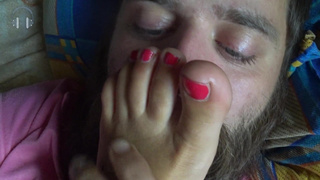 (ASMR) Она хочет, чтобы ей вылизывали ступни каждый день, после долгой ходьбы ! Поклонение её ногам