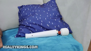 Reality Kings - Bubble butt ebony Anne Amari craves some white dick