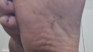 Extreem delicious dirty feet and wrinkled soles.???? Is it start to get hard right now?????