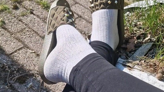 I dangle with my slippers-flipflops in the sun. So much feet joi????