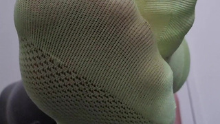 Lovely play with my green ankle socks. Wiggle toes and close-up vieuws.????