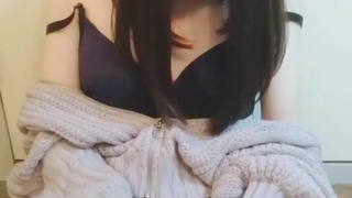 セーター着たオトコの娘がペニクリネットリシゴいてオナニー