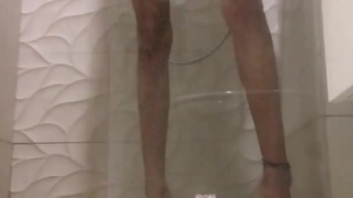 Skinny Amateur Teen with Sexy Feet takes a Piss on the shower glass