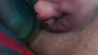 Jeg vil gerne mærke din pik eller dine fingre inde i mig i stedet for dette legetøj