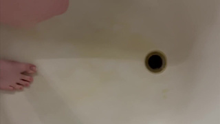 Pissing On My Feet In The Shower