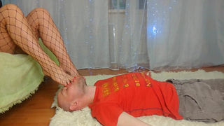 I love to lick delicate women's feet and shoes