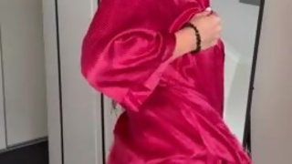 Watch the Pleasure Toy Queen masturbating - she loves it