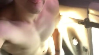 Cachondo y aburrido.