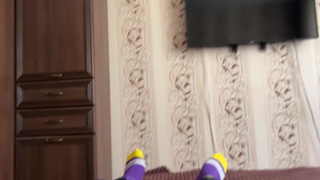 Stedsøster og stedbror knepper en smuk pige // lesbisk sex, cunnilingus og blowjob.