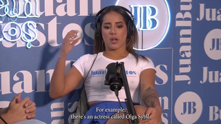 Natalia Garcia Pide una hamburgesa para chuparle la polla al repartidor en Juan Bustos Podcast