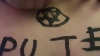 Je baise mon soumis après l’avoir tabassé