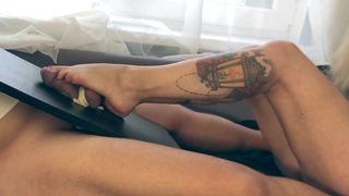 sexy feet crushing Balls