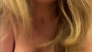 First tinder date ended with a phone fuck at my house