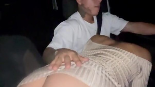 Desconocido se folla a joven de 21 años después de la disco sexo en auto publico
