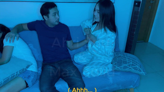 Bumigay sa tukso ang manyak na jowa ng step sister ko at ang taba ng titi niya!