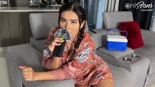 POV ASMR -Masajista cachonda te hace un domicilio.