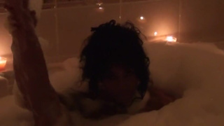 Bubbles In The Bathtub. FBB Vixen and Muscle Goddess LDR Goes Riske