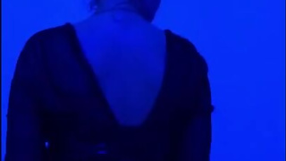 Русская госпожа фистингует своего раба на глазах у его сестры