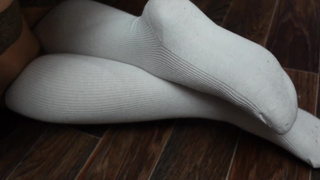 Вound schoolgirl in stockings and knee socks foot fetish Связанная в школьной форме школьница