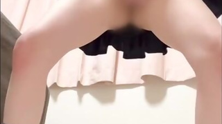 【大量潮吹き】制服コスプレでガニ股オナニー