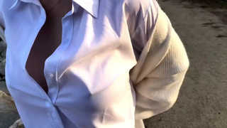 『素人個人撮影』巨乳熟女にピタッと白シャツで/ノーブラ散歩＆露出オナニー潮吹き//流出/晒し/視姦♡ japanese/hentai/asian/milf/mom/big tits/日本人/塾女/人妻