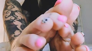 Tattooed Giantess domination and smashing