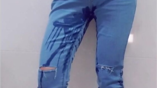 Can't hold my Pee anymore & Wet my Jeans and wet my pussy
