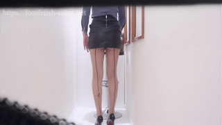 Pantyhose and crotch up are erotic by changing the career woman of pantyhose legs