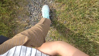 A Japanese woman who stimulates her pussy while taking a walk????