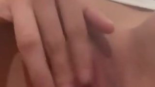 Female college student in her 20s, sexual desire is too strong to have sex alone