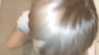 A Japanese housewife who gives a delicious blowjob from early morning.