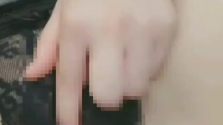 Japanese amateur beauty who masturbates erotically with a dildo