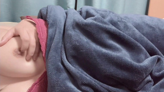 Female college students can't stand it... Masturbation during menstruation