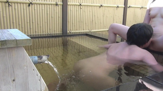 Relaxing lovey-dovey hot spring