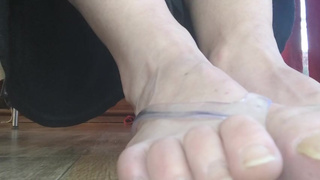 GIANTESS AND TRANSPARENT FLIP FLOP
