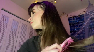 Gentle Giantess Lilith Playfully Threatens To Eat You While She Does Her Makeup