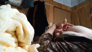 ベッドでオナニー♥️日本人女性があなたの隣で卑猥な行為を披露♥️