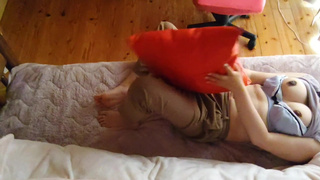 [Voyeur style] A woman who masturbates while imagining a place where a man is cunnilingus