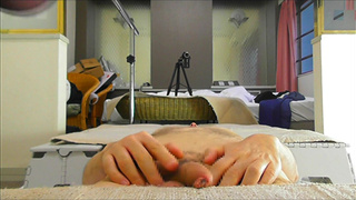 Footjob! Japanese beauty's black stocking is trampling on the penis!