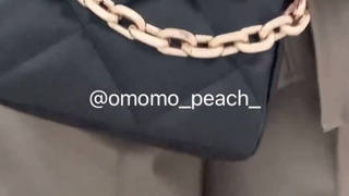 【憧れのインフルエンサーさんのストリートスナップ撮影中におもらし】フェイクレザーショートパンツ着用-photographed wearing synthetic leather short pants