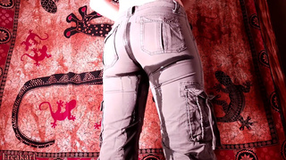 watch me piss in my cargo pants relaxed :)
