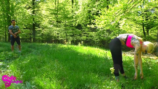 Im Wald von hinten genommen