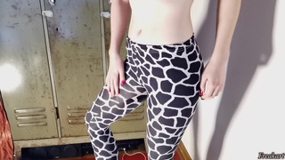 Girl masturbates, pisses her leggings and tastes herself