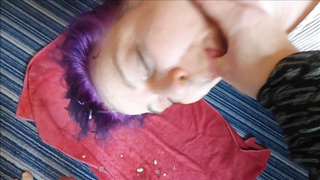 Harter Kehlenfick Kopfüber in den Hals gefickt Kamera perspektive POV