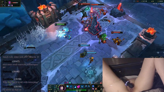 EGirl masturbates while playing League of Legends