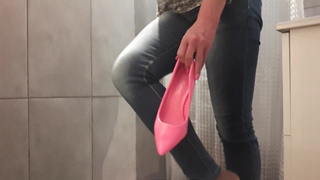 Wetting my Jenas all go to my shoes I show you when get off my high heels and rub my clit by heels