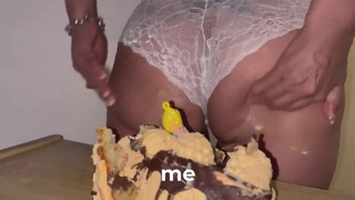 The voluptuous giantess Mia bbw wants you to eat her and her cake
