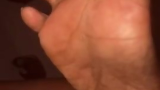 New EBONY giantess Shows off feet before Pedicure- Want to see more?